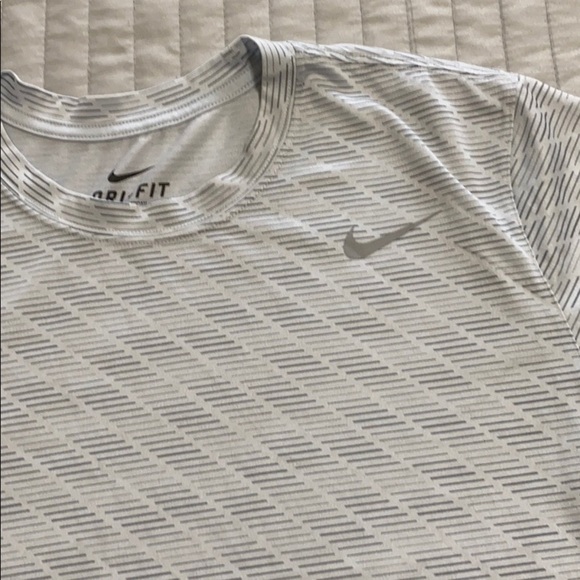 Nike Sri-fit gray short sleeves shirt size medium - Picture 6 of 8